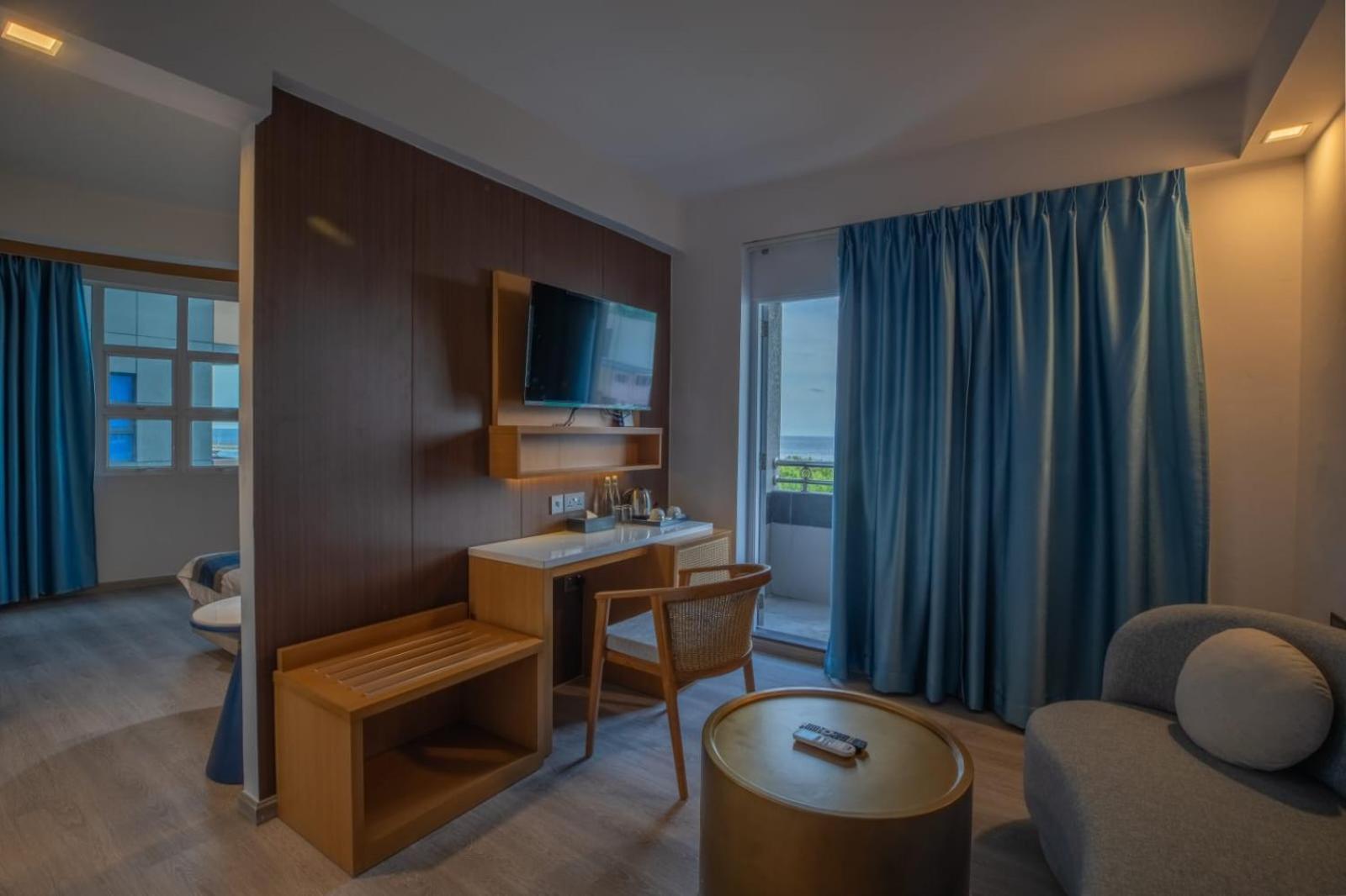 Umet Seaview Hotel With Free Airport Pick Up And Drop T&C Apply Malé Eksteriør billede