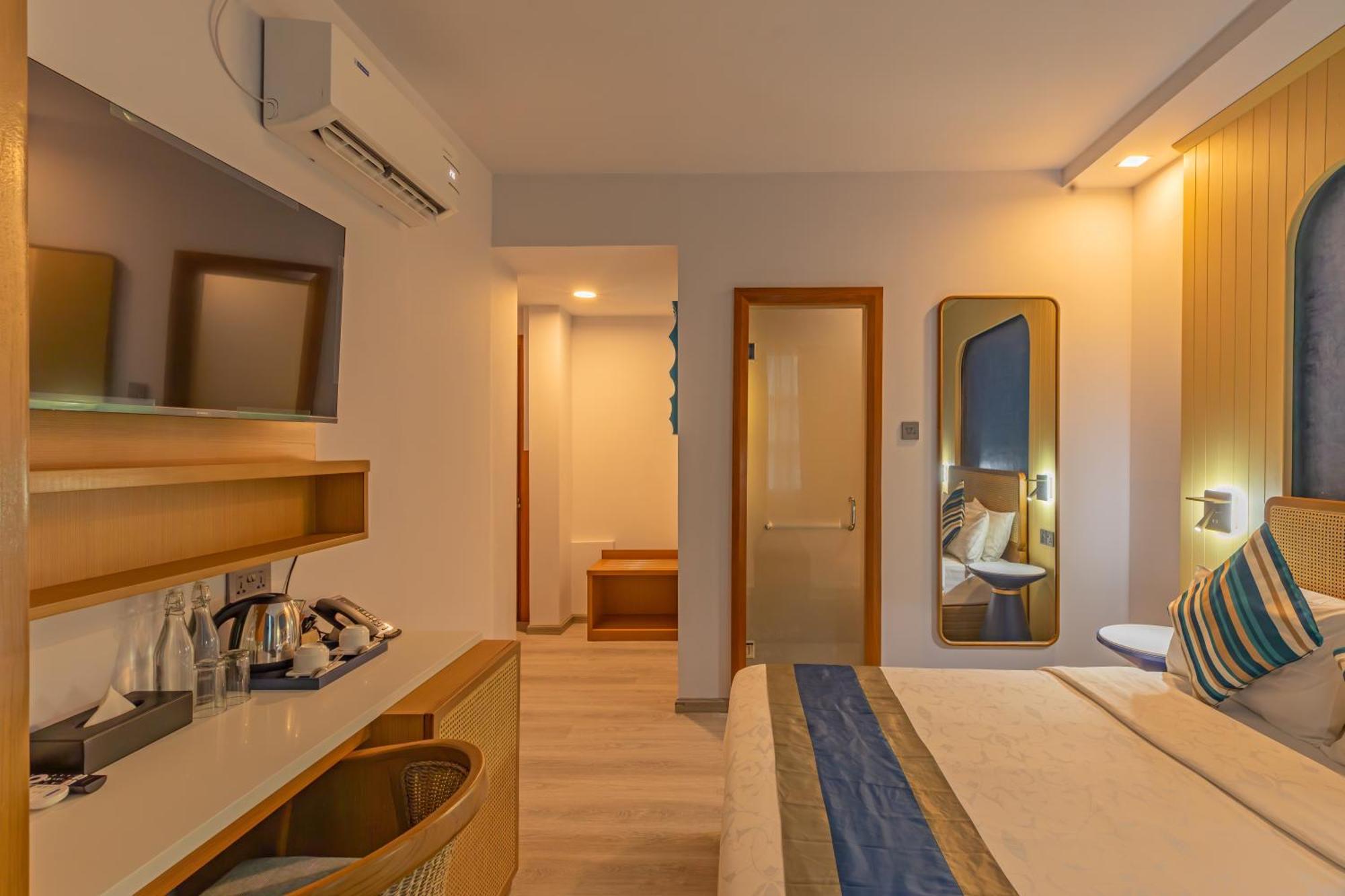 Umet Seaview Hotel With Free Airport Pick Up And Drop T&C Apply Malé Eksteriør billede