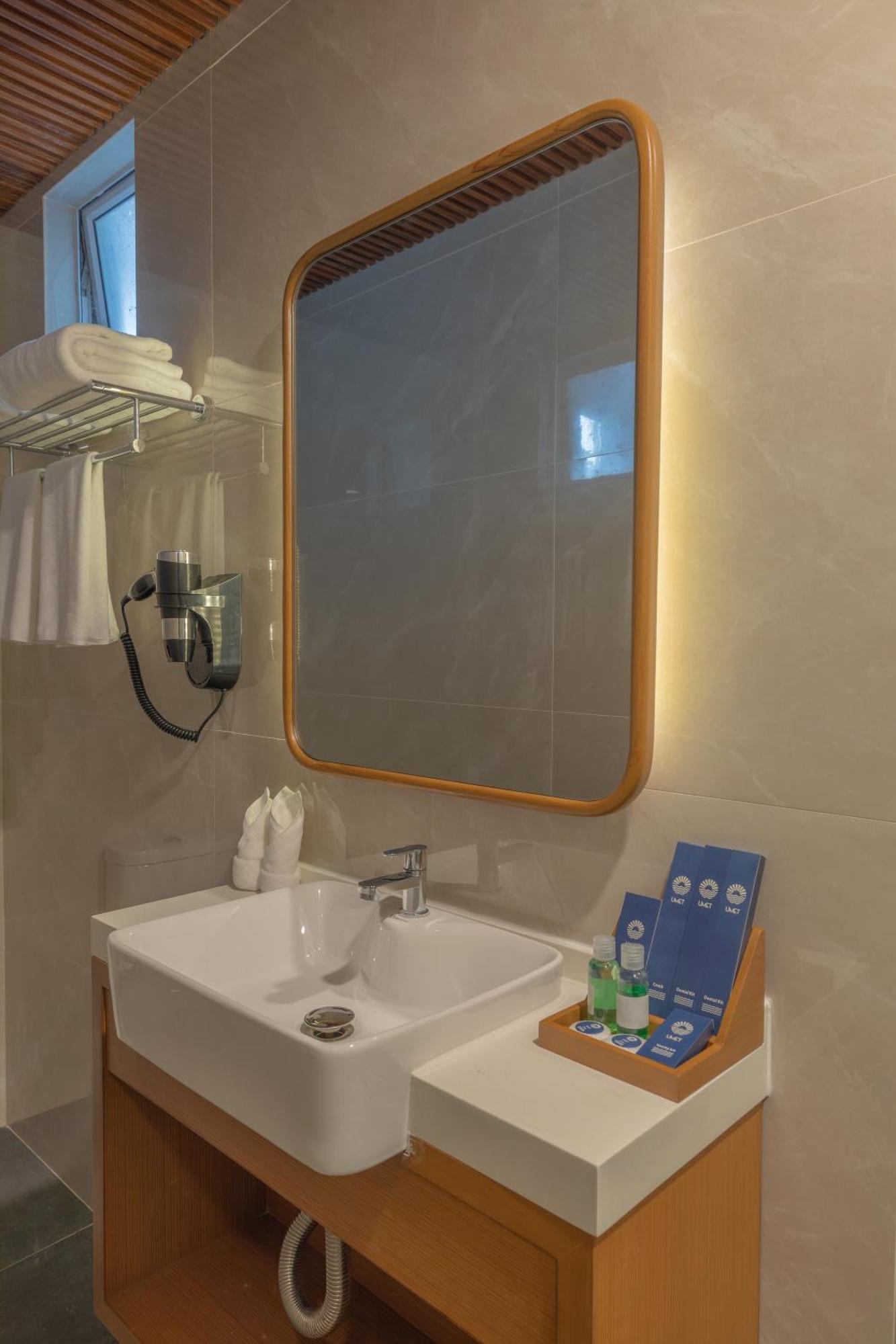 Umet Seaview Hotel With Free Airport Pick Up And Drop T&C Apply Malé Eksteriør billede