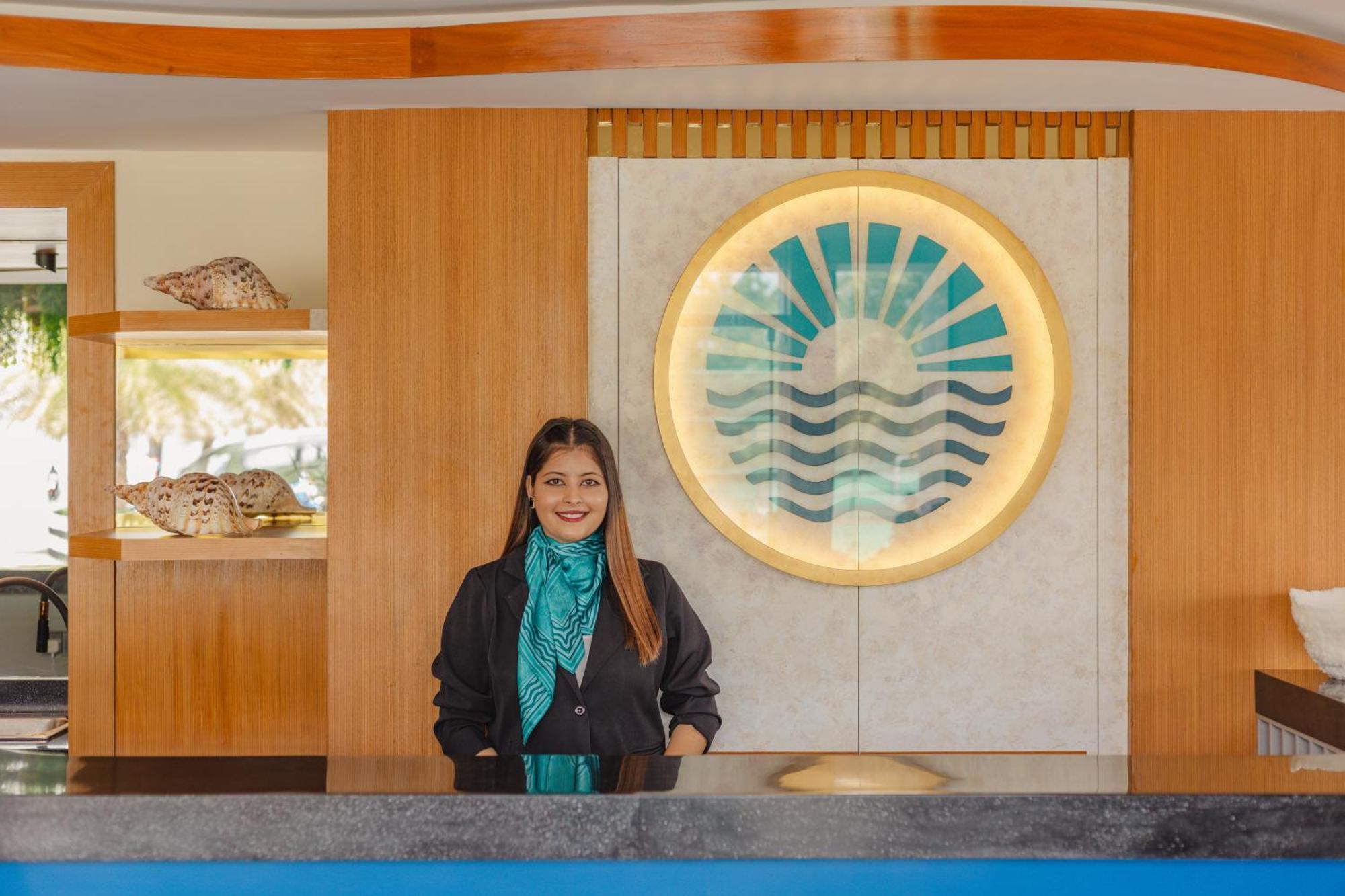 Umet Seaview Hotel With Free Airport Pick Up And Drop T&C Apply Malé Eksteriør billede