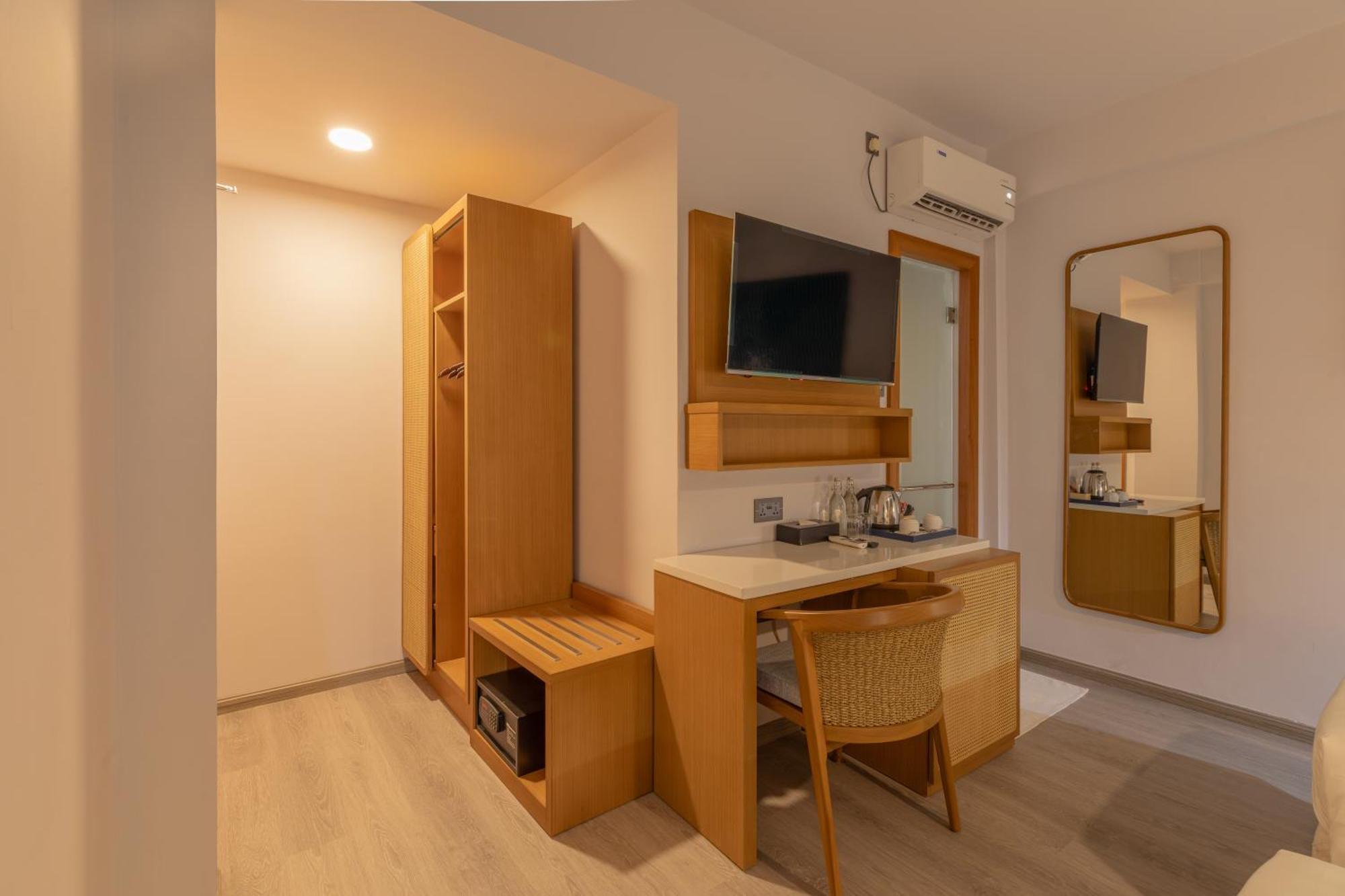 Umet Seaview Hotel With Free Airport Pick Up And Drop T&C Apply Malé Eksteriør billede