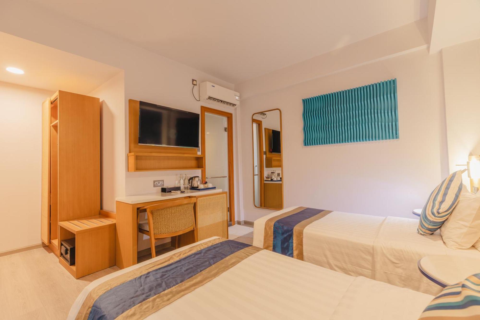 Umet Seaview Hotel With Free Airport Pick Up And Drop T&C Apply Malé Eksteriør billede