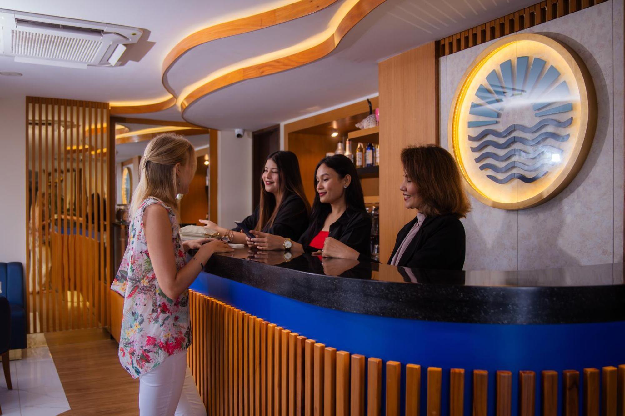 Umet Seaview Hotel With Free Airport Pick Up And Drop T&C Apply Malé Eksteriør billede
