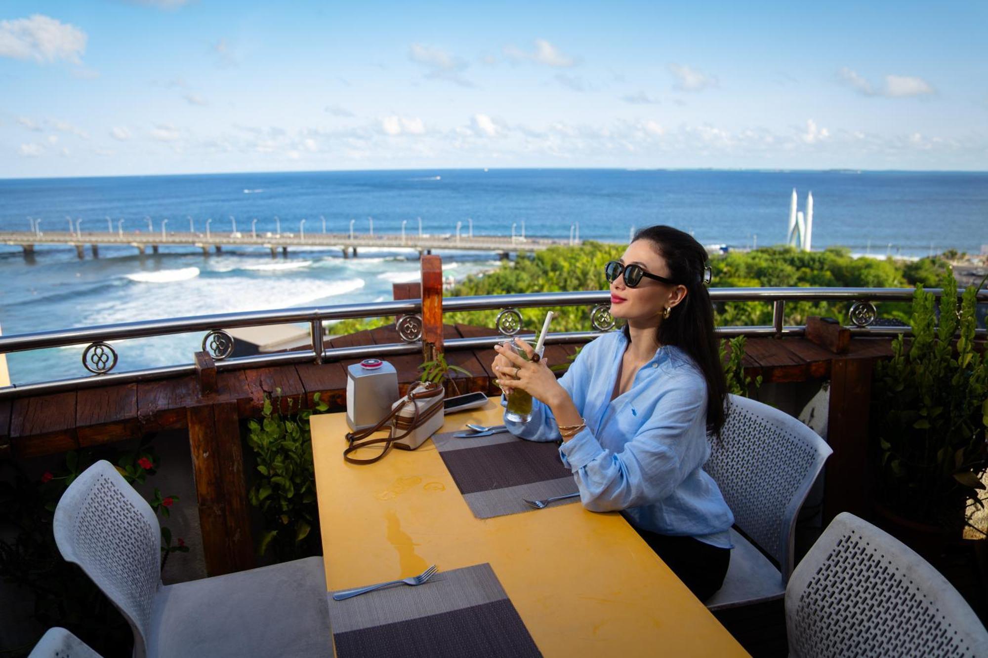 Umet Seaview Hotel With Free Airport Pick Up And Drop T&C Apply Malé Eksteriør billede