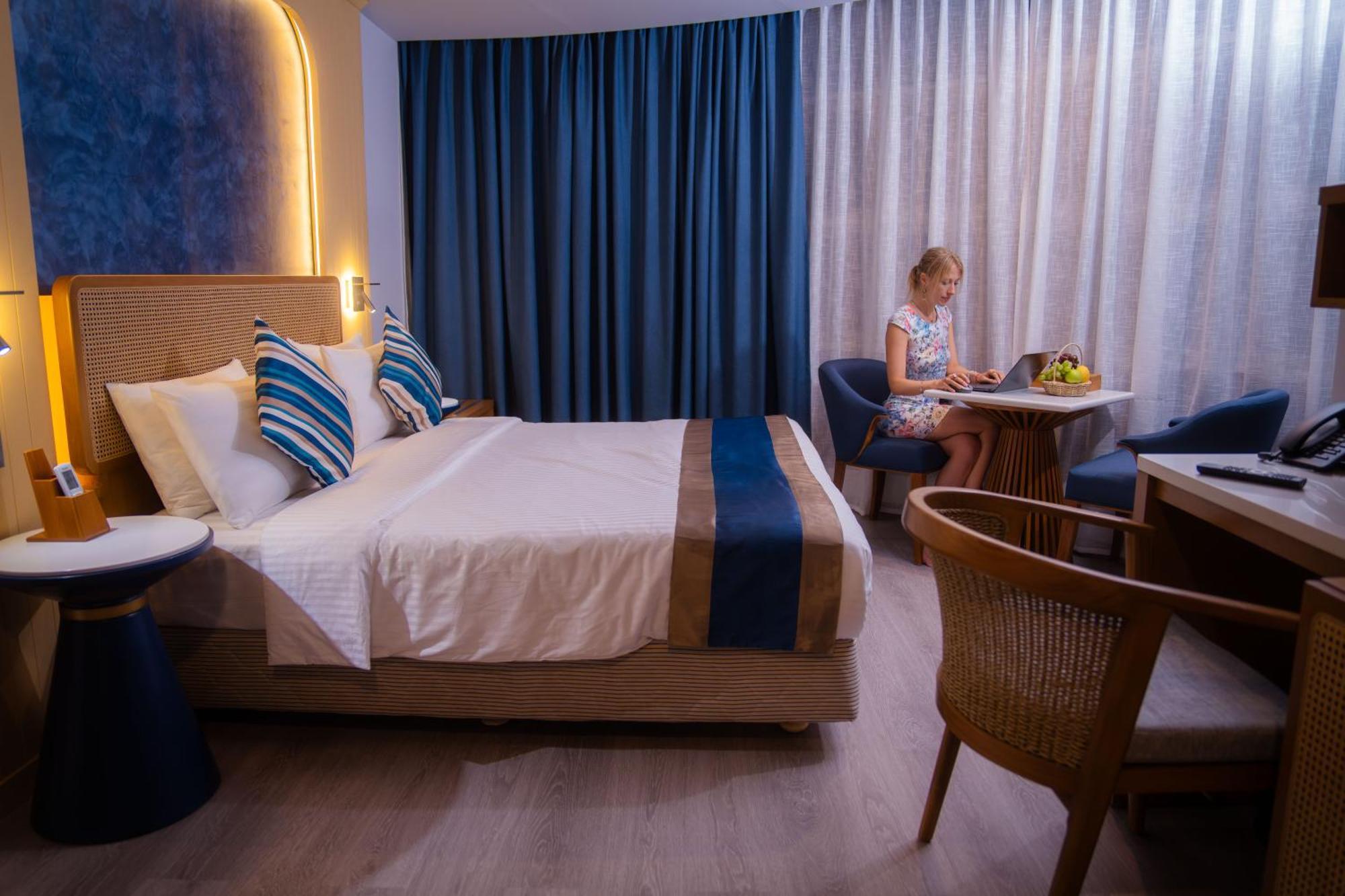 Umet Seaview Hotel With Free Airport Pick Up And Drop T&C Apply Malé Eksteriør billede